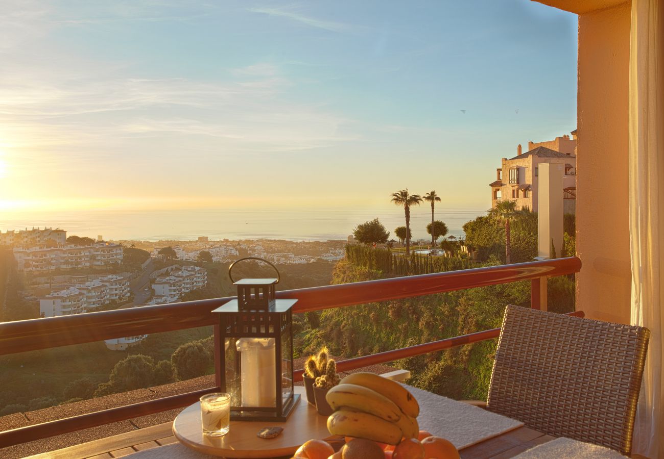 Apartamento con impresionantes vistas al mar en Alcores de Calahonda. Disponible para alquiler vacacional