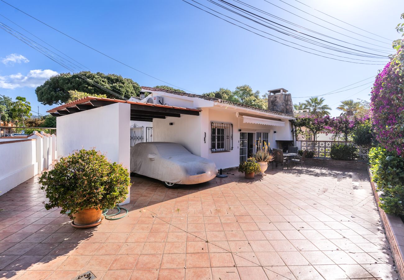 House in Marbella - Andasol A1 - Charming beachside house in Costabella