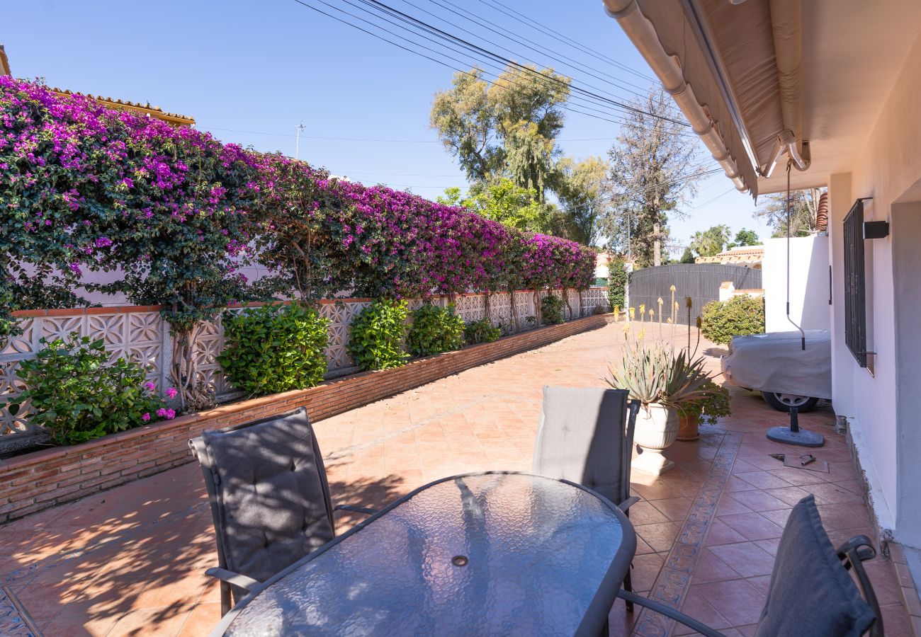 House in Marbella - Andasol A1 - Charming beachside house in Costabella